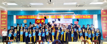 LỄ TRAO BẰNG TỐT NGHIỆP CHO 47 TÂN CỬ NHÂN SƯ PHẠM TIỂU HỌC VÀ KHAI GIẢNG KHÓA MỚI