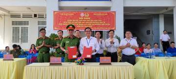 Trung tâm Giáo dục Thường xuyên An Giang 2 phối hợp Công an phường Long Xuyên thực hiện công tác đảm bảo an ninh trật tự
